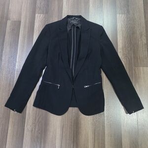 Rag & Bone Black Modern Chic Tailored Blazer w/Hook Closure and Zip Detail. 2